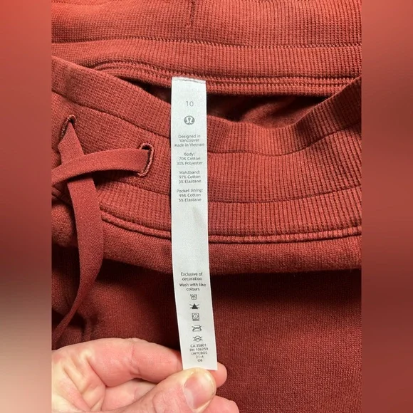 Lululemon Scuba High Rise Short 5 “ - Picture 3 of 3